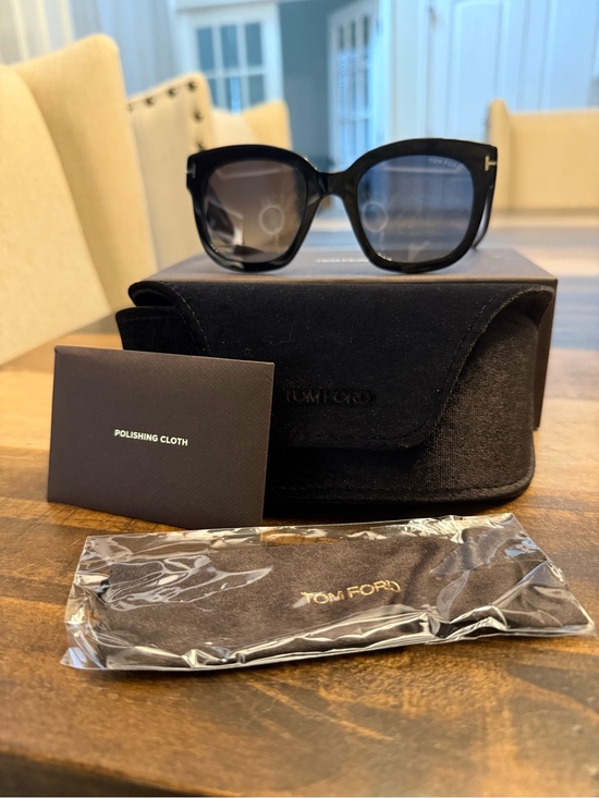Tom Ford Accessories - Tom Ford Beatrix-02 TF613 Polarized Square Sunglasses Black